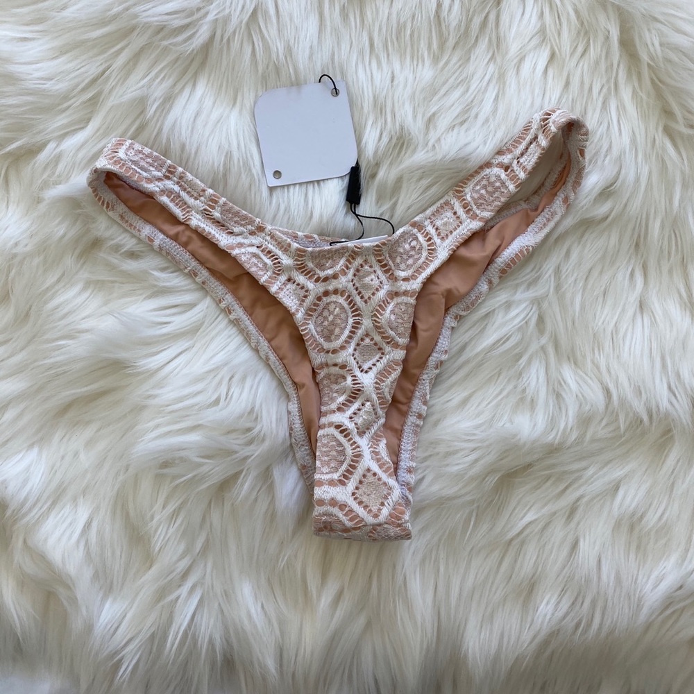 Romantic- Bikini bottom nude with white lace